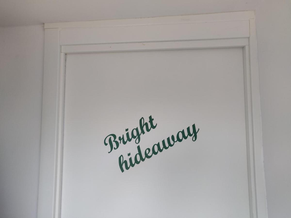 Leilighet A Bright Hideaway *