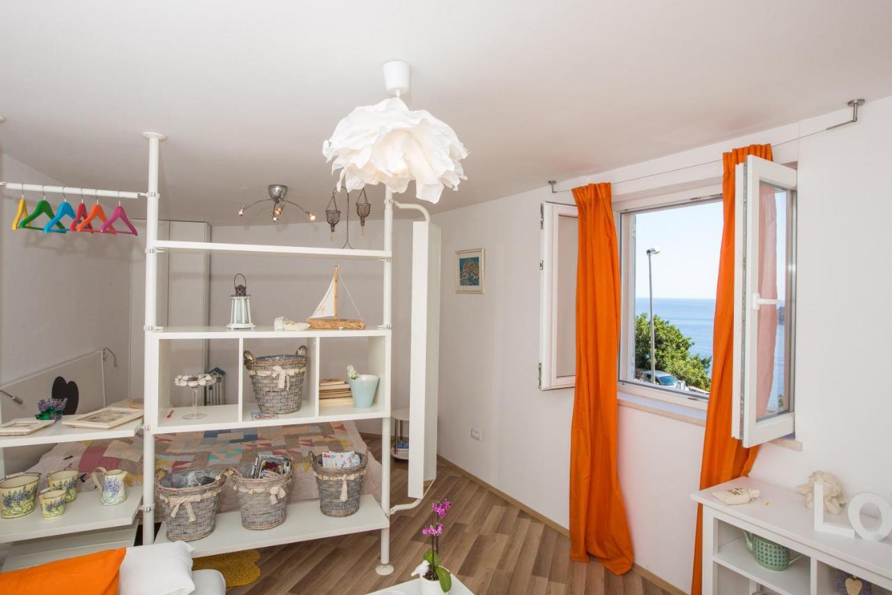 Apartment A Bright Hideaway